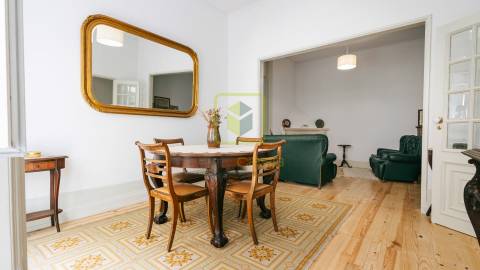 Moradia T8 para Investimento!