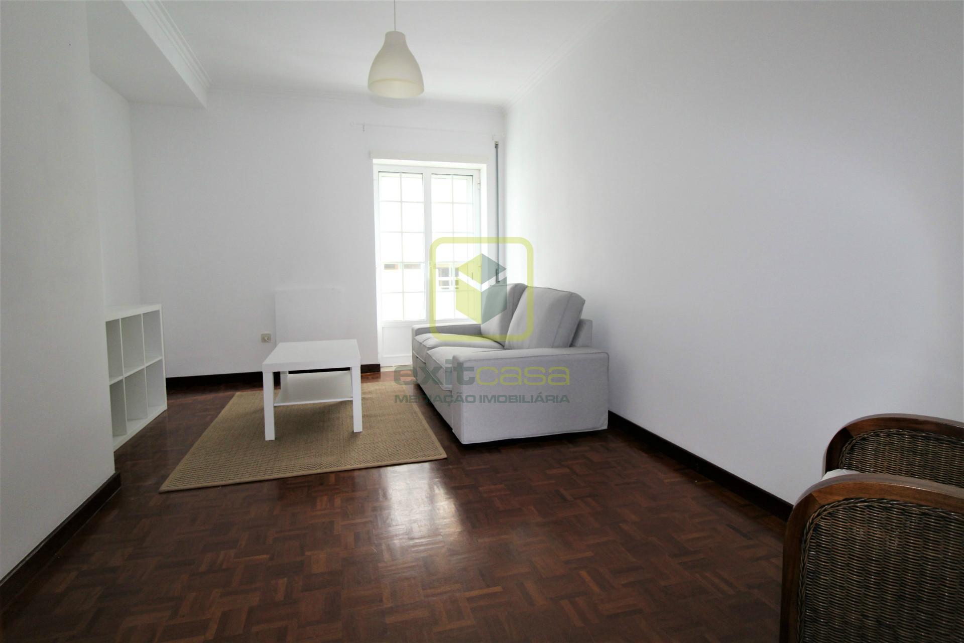 Apartamento T2 Equipado e Mobilado para Arrendamento