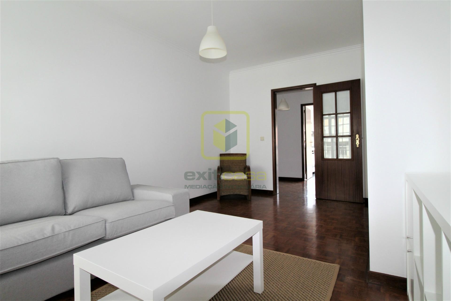 Apartamento T2 Equipado e Mobilado para Arrendamento