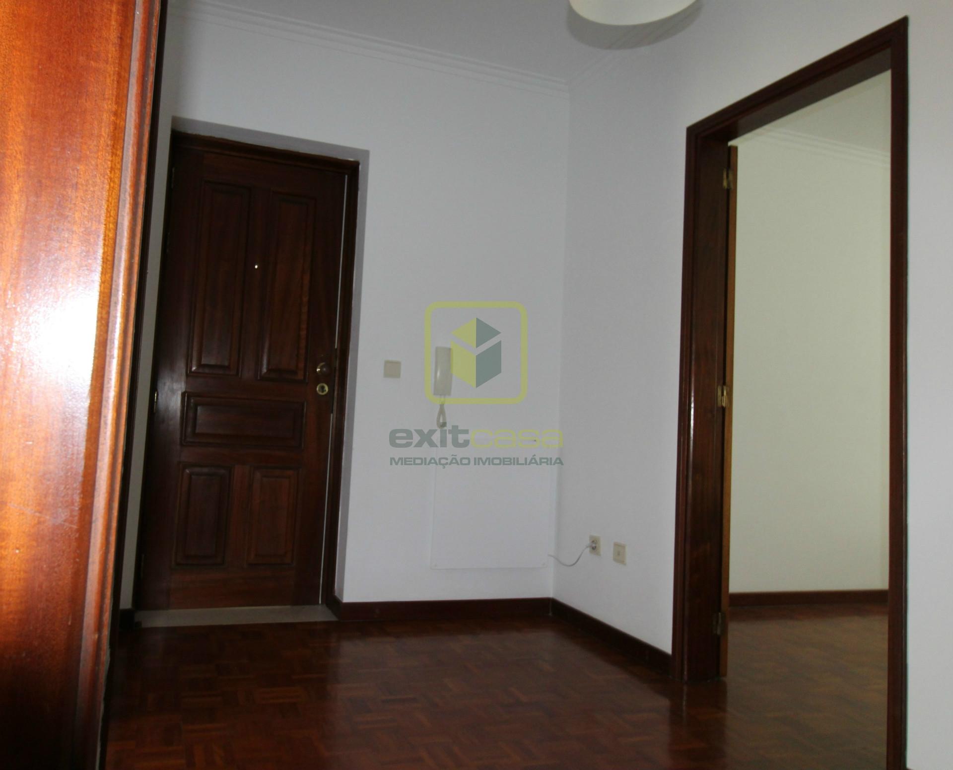 Apartamento T2 Equipado e Mobilado para Arrendamento