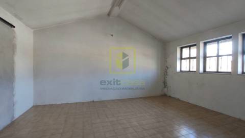 Loja para Arrendamento em Soza