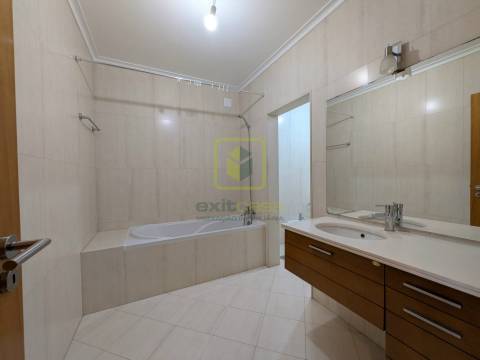 Apartamento T2 para Arrendamento em Aveiro