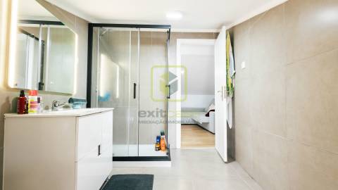 Moradia T4 remodelada