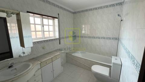 Moradia Equipada e Mobilada para Arrendamento