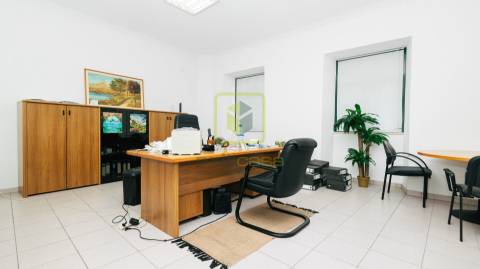 Restaurante e escritórios