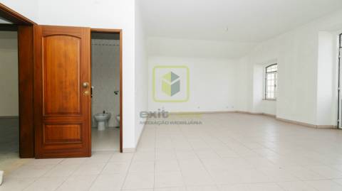 Restaurante e escritórios