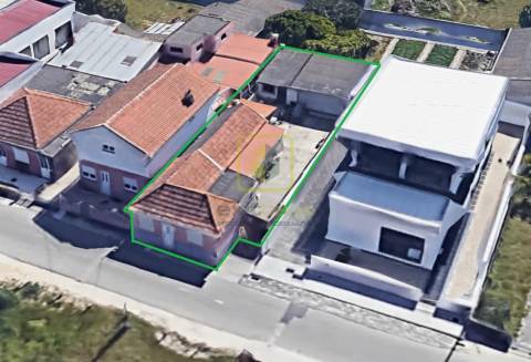 Moradia Térrea a Poucos Minutos da Praia