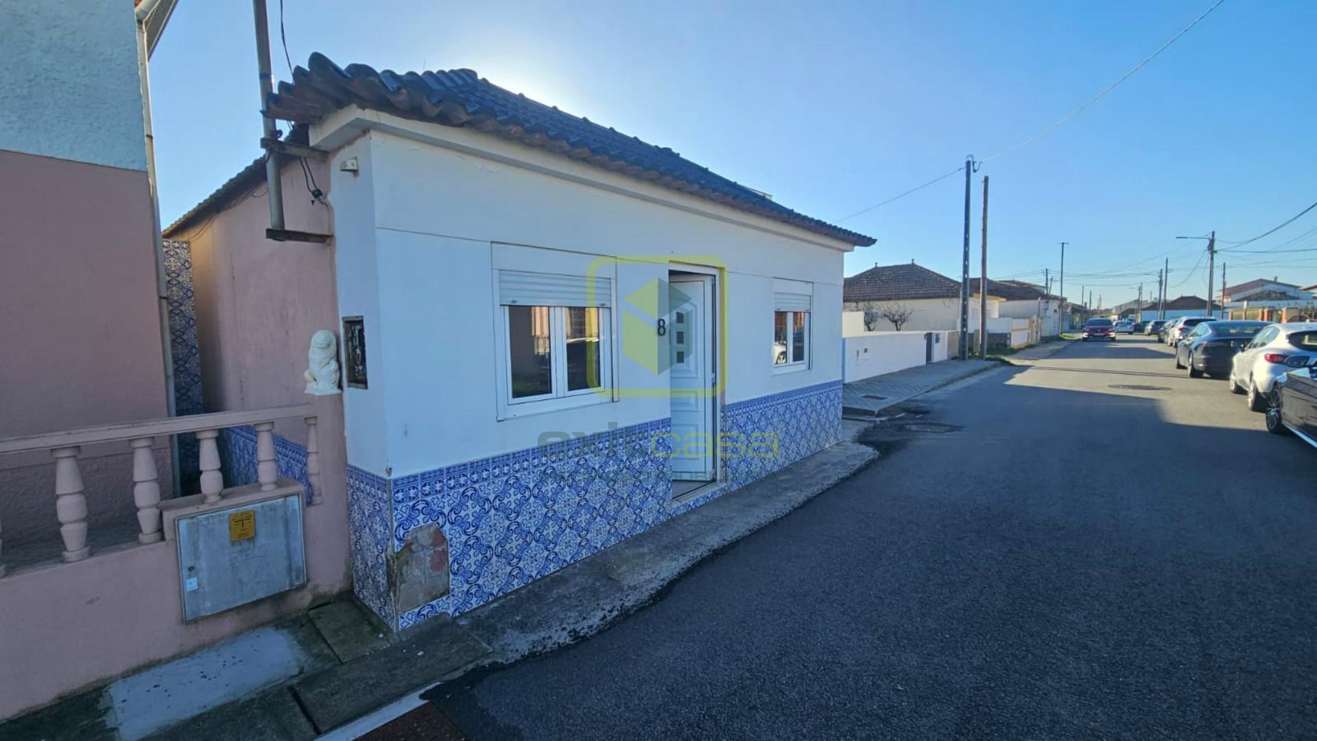 Moradia Térrea a Poucos Minutos da Praia