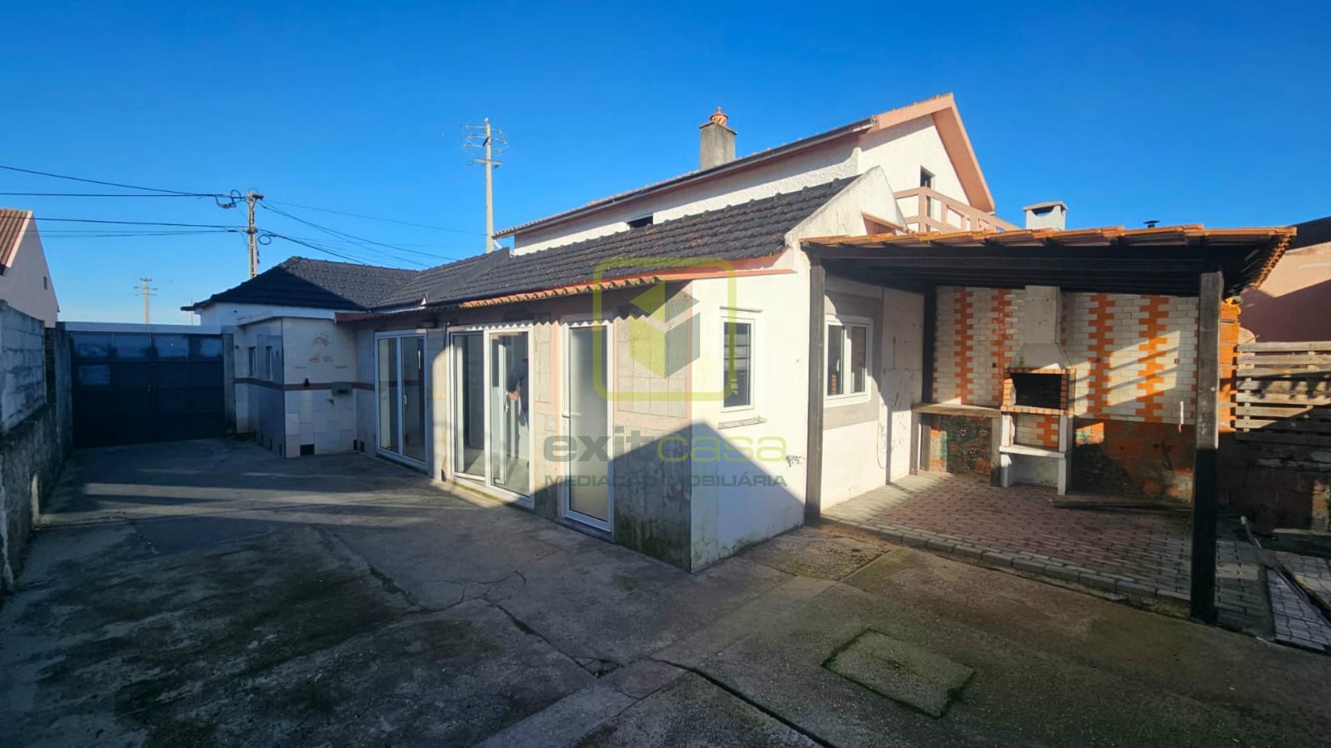 Moradia Térrea a Poucos Minutos da Praia