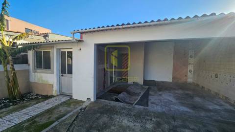 Moradia Térrea a Poucos Minutos da Praia