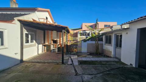 Moradia Térrea a Poucos Minutos da Praia