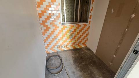 Moradia Térrea a Poucos Minutos da Praia