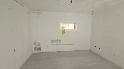 Moradia Térrea a Poucos Minutos da Praia