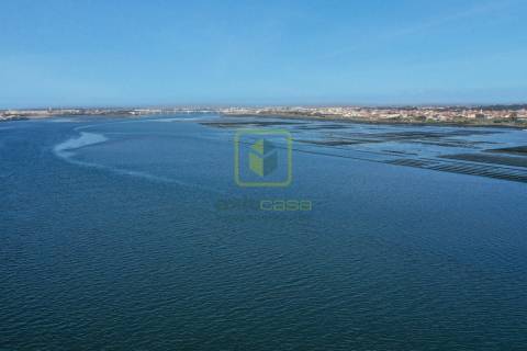 Moradia Térrea a Poucos Minutos da Praia