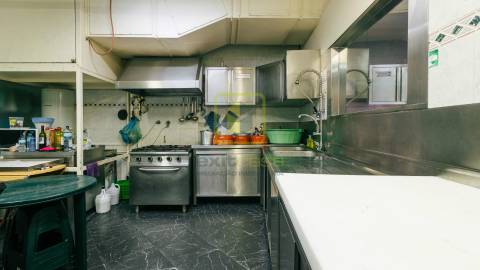 Restaurante e escritórios