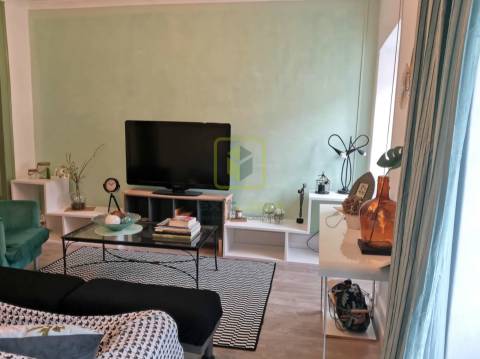 Moradia com 3 Pisos Totalmente Independentes