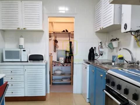 Moradia com 3 Pisos Totalmente Independentes