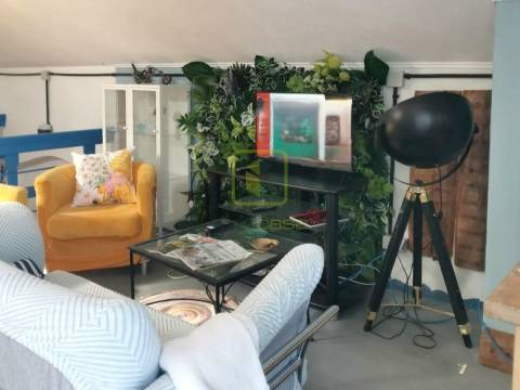 Moradia com 3 Pisos Totalmente Independentes