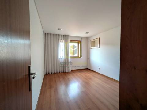 Apartamento T3 para Arrendamento em Aveiro