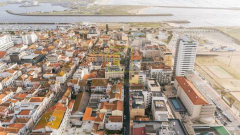 Prédio Comercial com Elevado Potencial de Conversão Habitacional