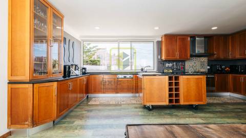 Moradia T4 Térrea com Piscina e Bungalows Independentes