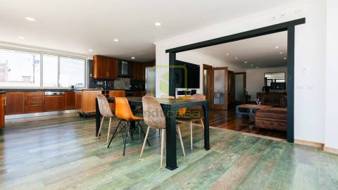 Moradia T4 Térrea com Piscina e Bungalows Independentes