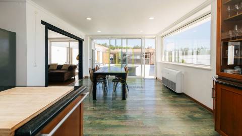 Moradia T4 Térrea com Piscina e Bungalows Independentes