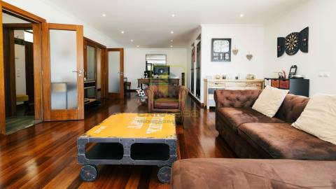 Moradia T4 Térrea com Piscina e Bungalows Independentes