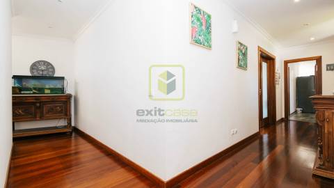 Moradia T4 Térrea com Piscina e Bungalows Independentes