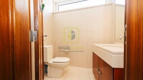 Moradia T4 Térrea com Piscina e Bungalows Independentes