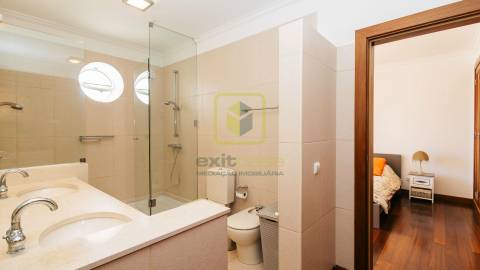 Moradia T4 Térrea com Piscina e Bungalows Independentes