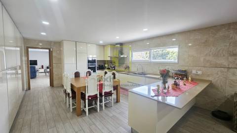 Moradia de Luxo a 5 Minutos da Praia da Barra