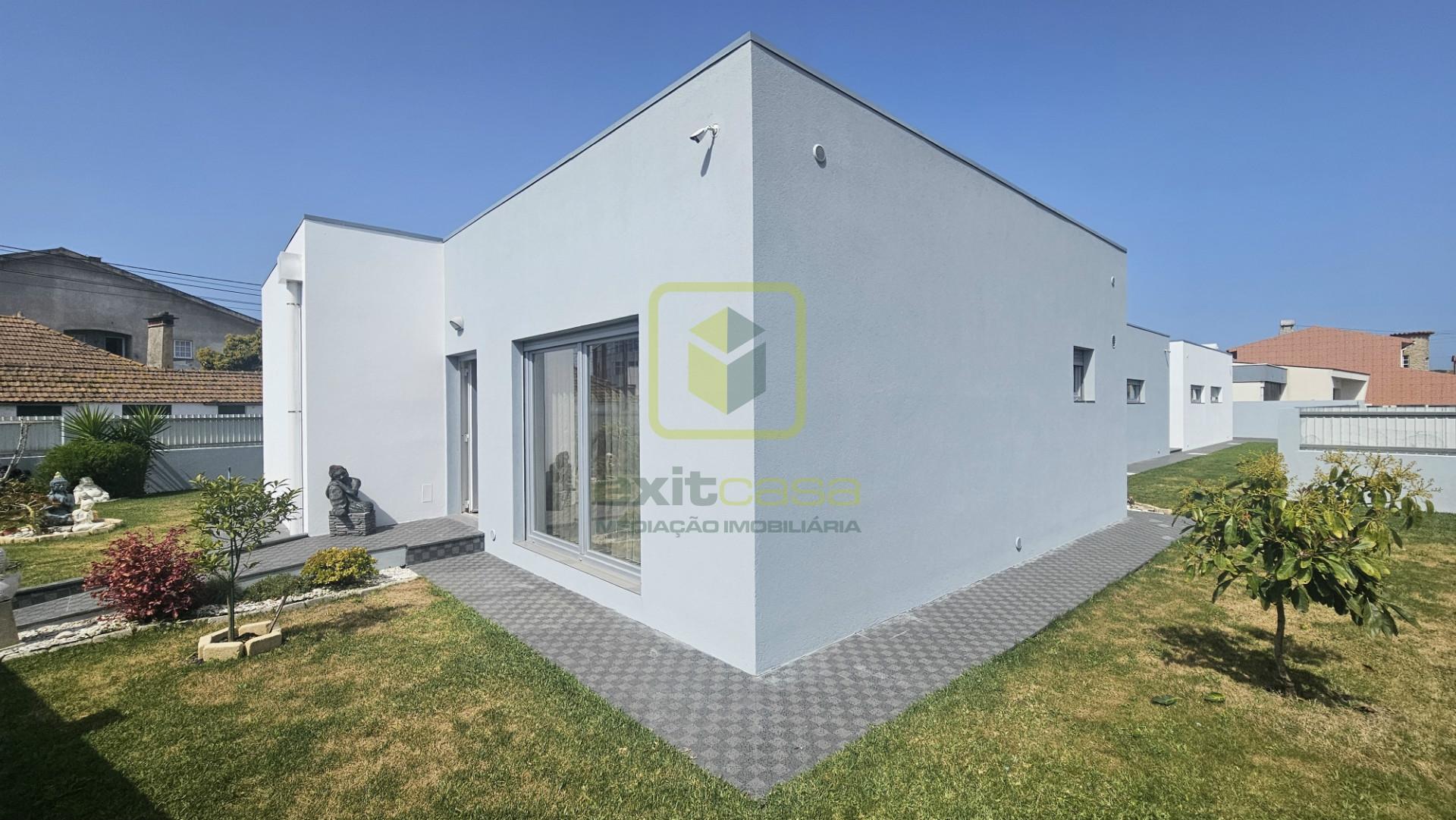 Moradia de Luxo a 5 Minutos da Praia da Barra