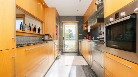 Apartamento T2 de luxo em Primeira Linha de Mar