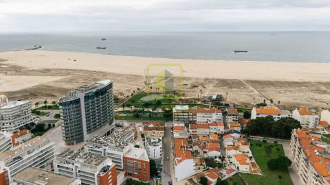 Apartamento T1 junto à praia