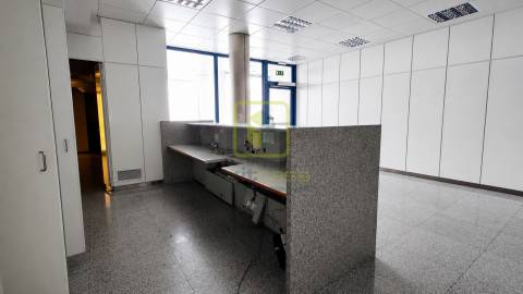 Imóvel da Banca - Loja para Venda em Aveiro