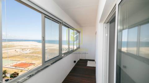 Apartamento T1 na Primeira Linha de Mar!
