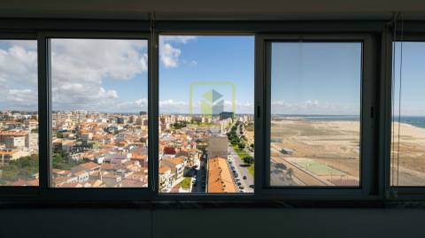 Apartamento T1 na Primeira Linha de Mar!