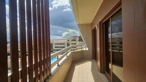 Apartamento T2 em Condomínio Fechado