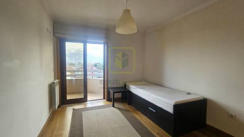 Apartamento T2 em Condomínio Fechado