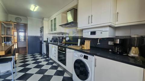 Apartamento T2 em Condomínio Fechado