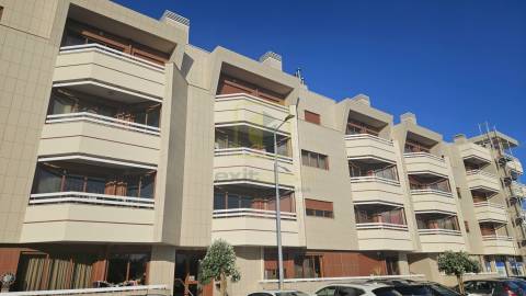 Apartamento T2 em Condomínio Fechado