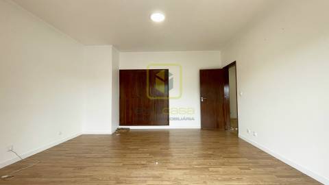 Apartamento T3 para Arrendamento