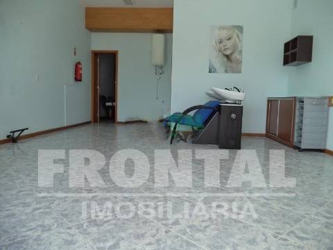 Loja com Garagem à Venda | São Romão do Coronado, Trofa