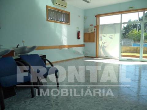 Loja com Garagem à Venda | São Romão do Coronado, Trofa