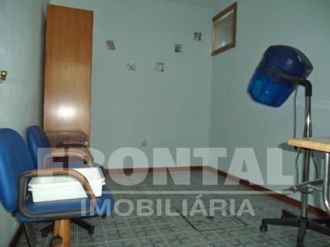 Loja com Garagem à Venda | São Romão do Coronado, Trofa