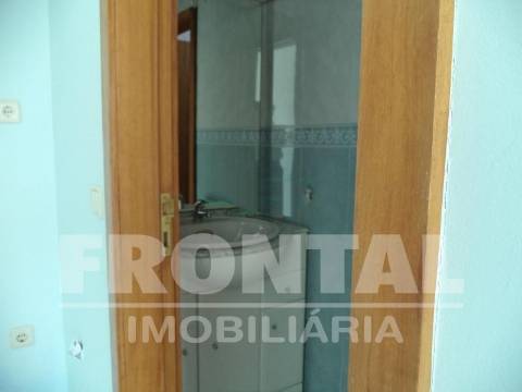 Loja com Garagem à Venda | São Romão do Coronado, Trofa