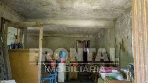 Terreno 500 m² - Possibilidade de Construção de Duas Moradias Geminadas | Ermesinde