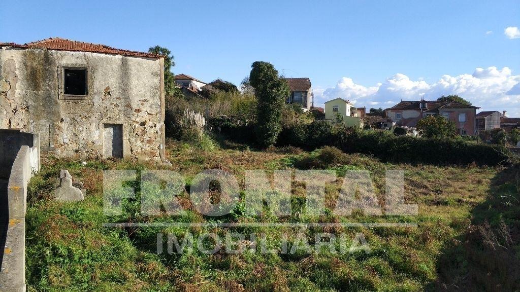Terreno com Moradia em Ruína – Junto à Rotunda do Freixo | Campanhã, Porto
