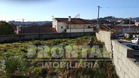 Terreno com Moradia em Ruína – Junto à Rotunda do Freixo | Campanhã, Porto